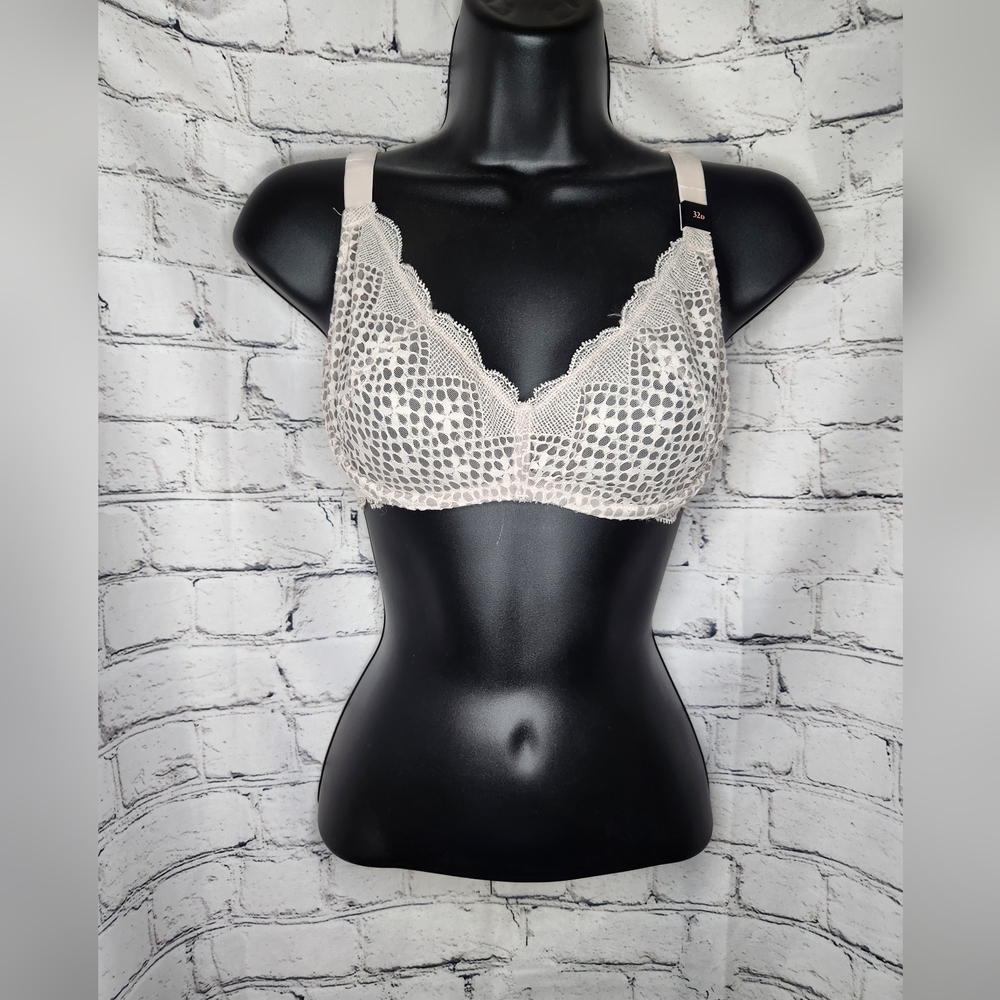Victoria's Secret NWT Pink Lace Bra Size 32D